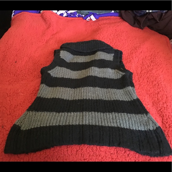 Sweater, Size Large - Picture 5 of 8